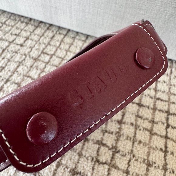 Staud Moon Bag in Raspberry - Picture 5 of 14
